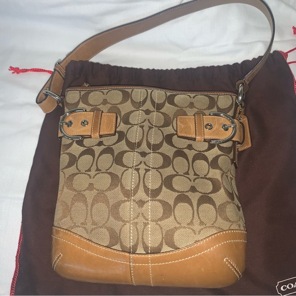 Authentic Coach handbag, leather with signature canvas. It’s in excellent shape!